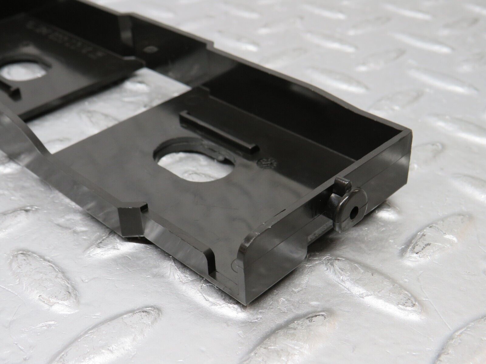 37923 Mercedes-Benz A124 320E Cabriolet Heater Control Switch Holder 1248330314