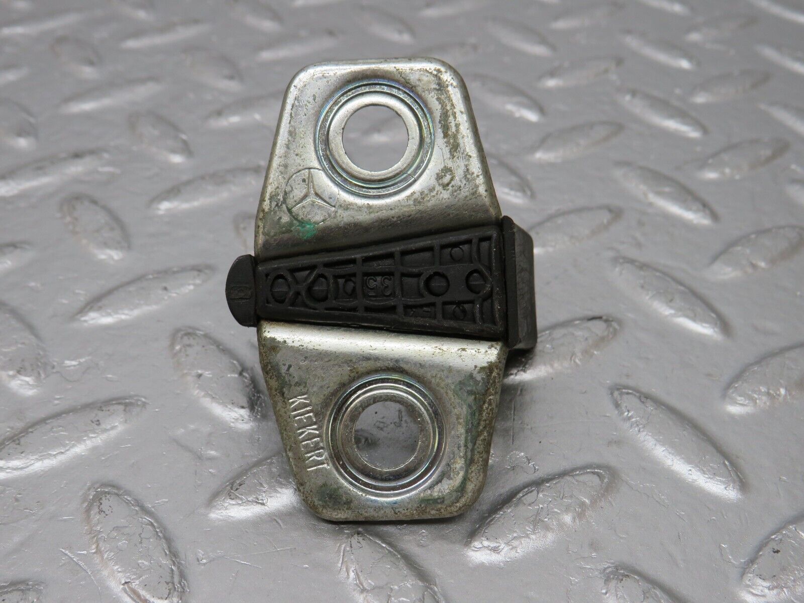 34133 Mercedes-Benz W124 260E Door Lock Latch