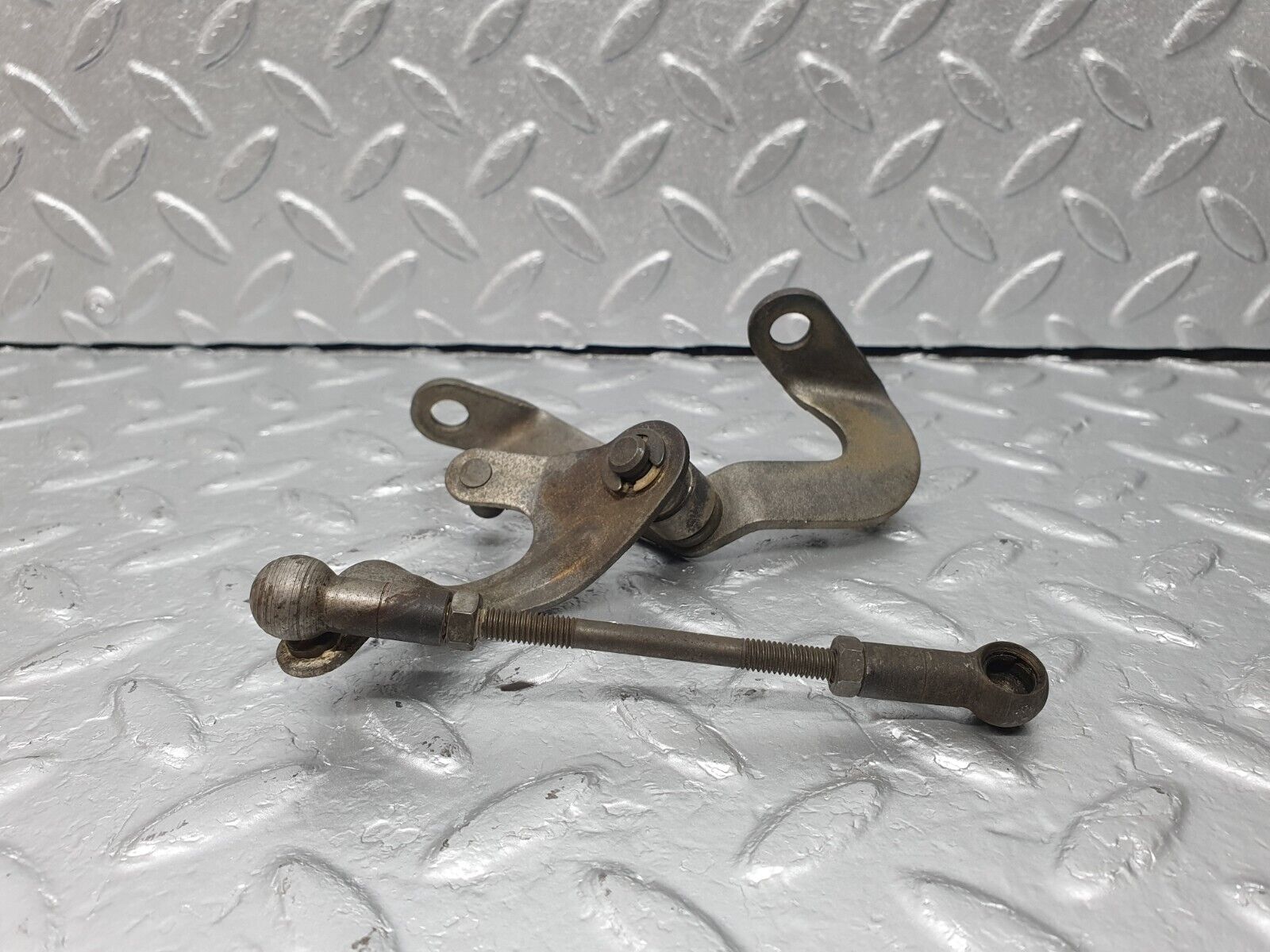 41357 Mercedes-Benz W116 350SE Throttle Linkage
