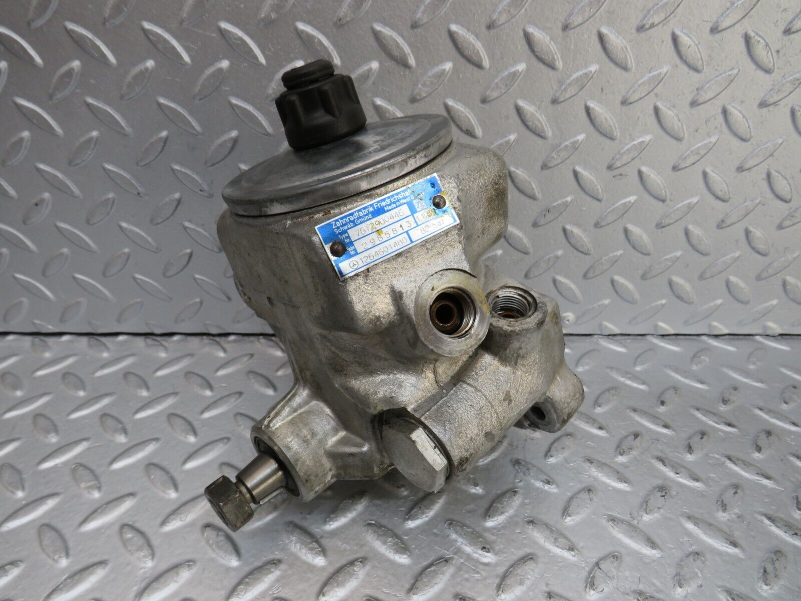 36270 Mercedes-Benz W126 420SE Power Steering Pump 1264601480 7672900446