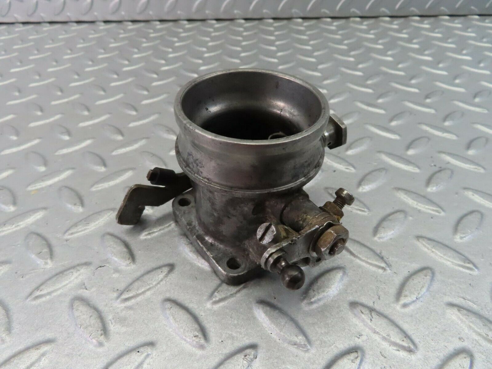 7970 Mercedes-Benz W115 220D Throttle Body 6150710206