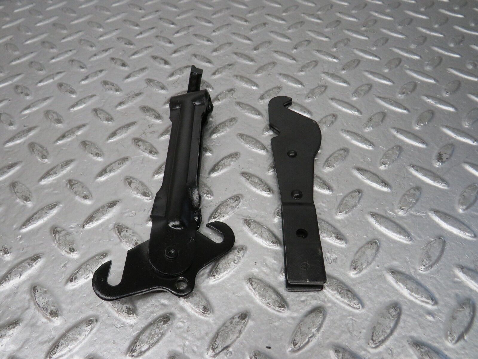 27267 Mercedes-Benz W123 280E Handbrake Adjusting Handbrake Regulator