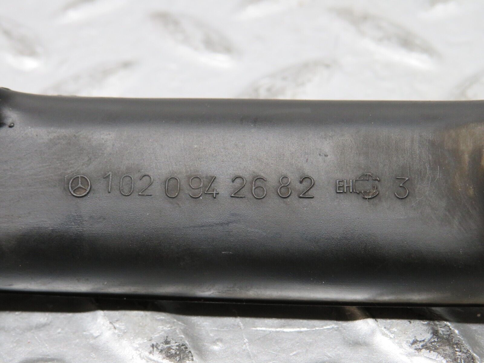 31975 Mercedes-Benz W123 230E Crankcase Breather Pipe 1020942682