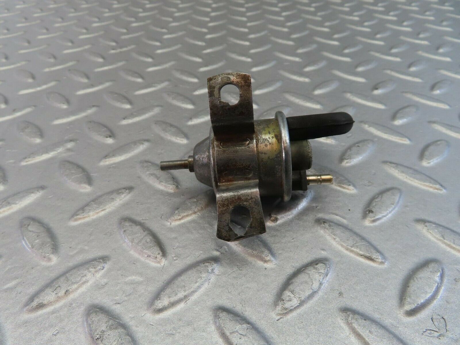 10039 Mercedes-Benz C123 280CE Coupe Egr Control Valve Pierburg 7.12691.00