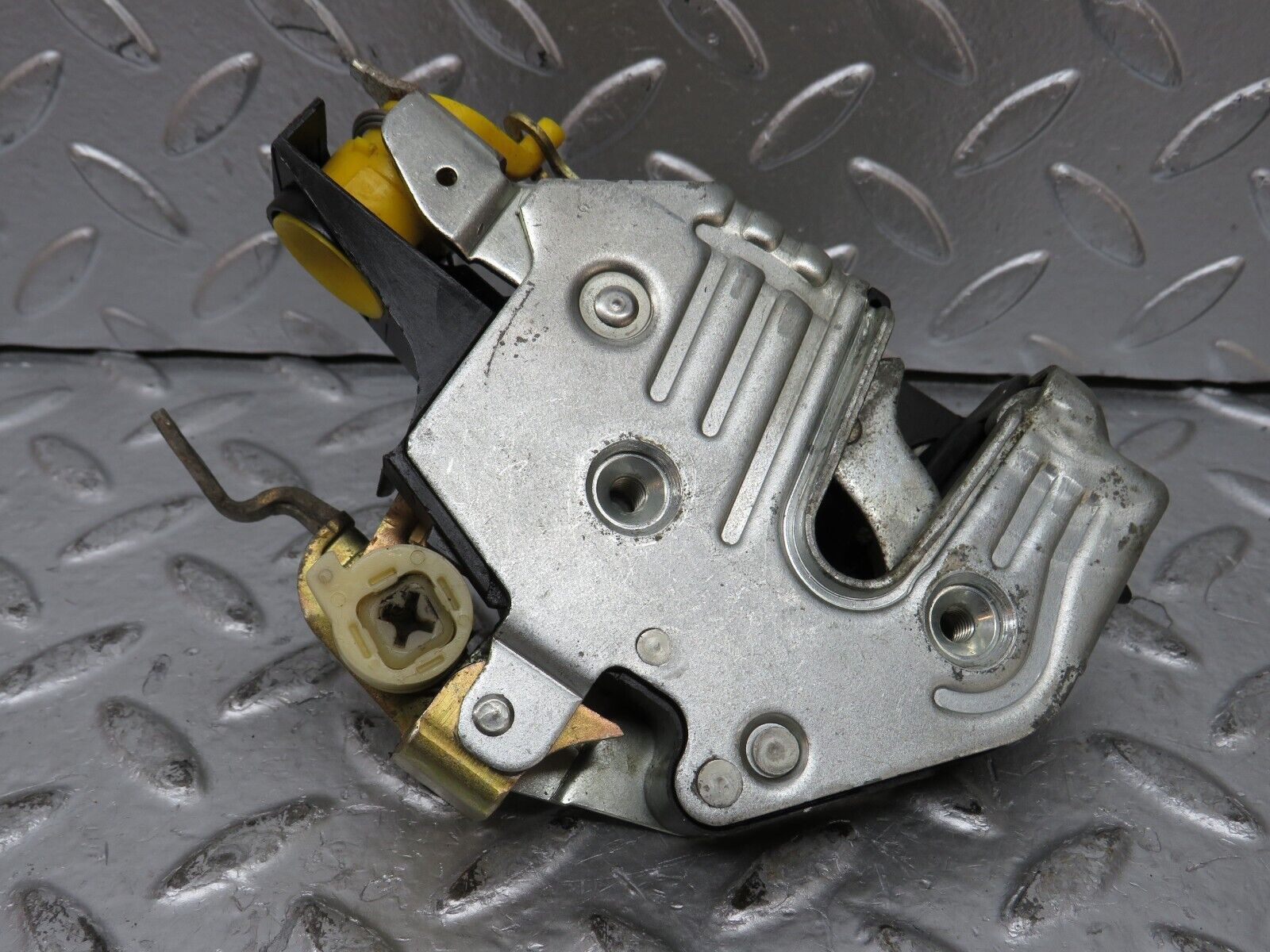 26456 Mercedes-Benz C124 220CE Coupe Left Door Lock Mechanism