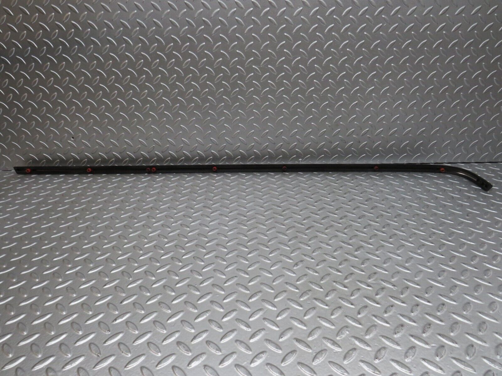 27959 Mercedes-Benz W123 280E Rear Left Fender Wing Centre Moulding Trim