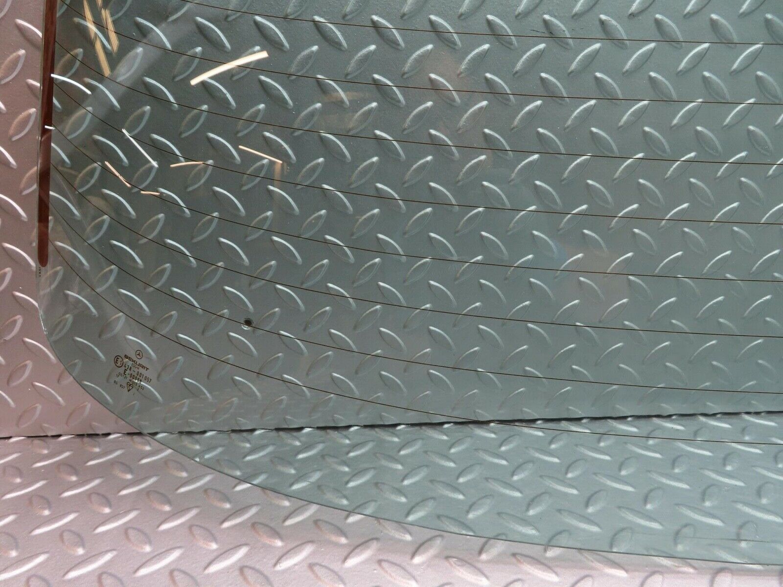 15935 Mercedes-Benz W123 280E Rear Heated Windscreen Glass