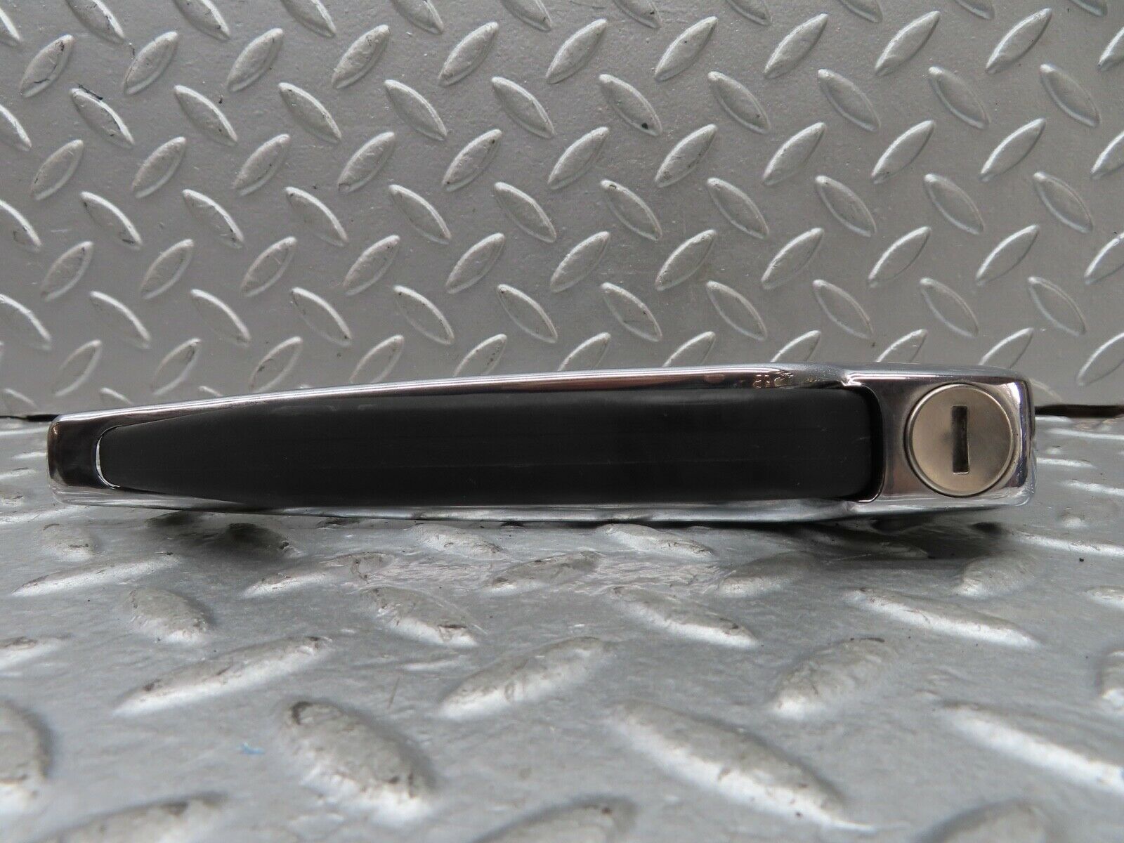 19150 Mercedes-Benz W123 300D Front Exterior Door Handle 1237600159