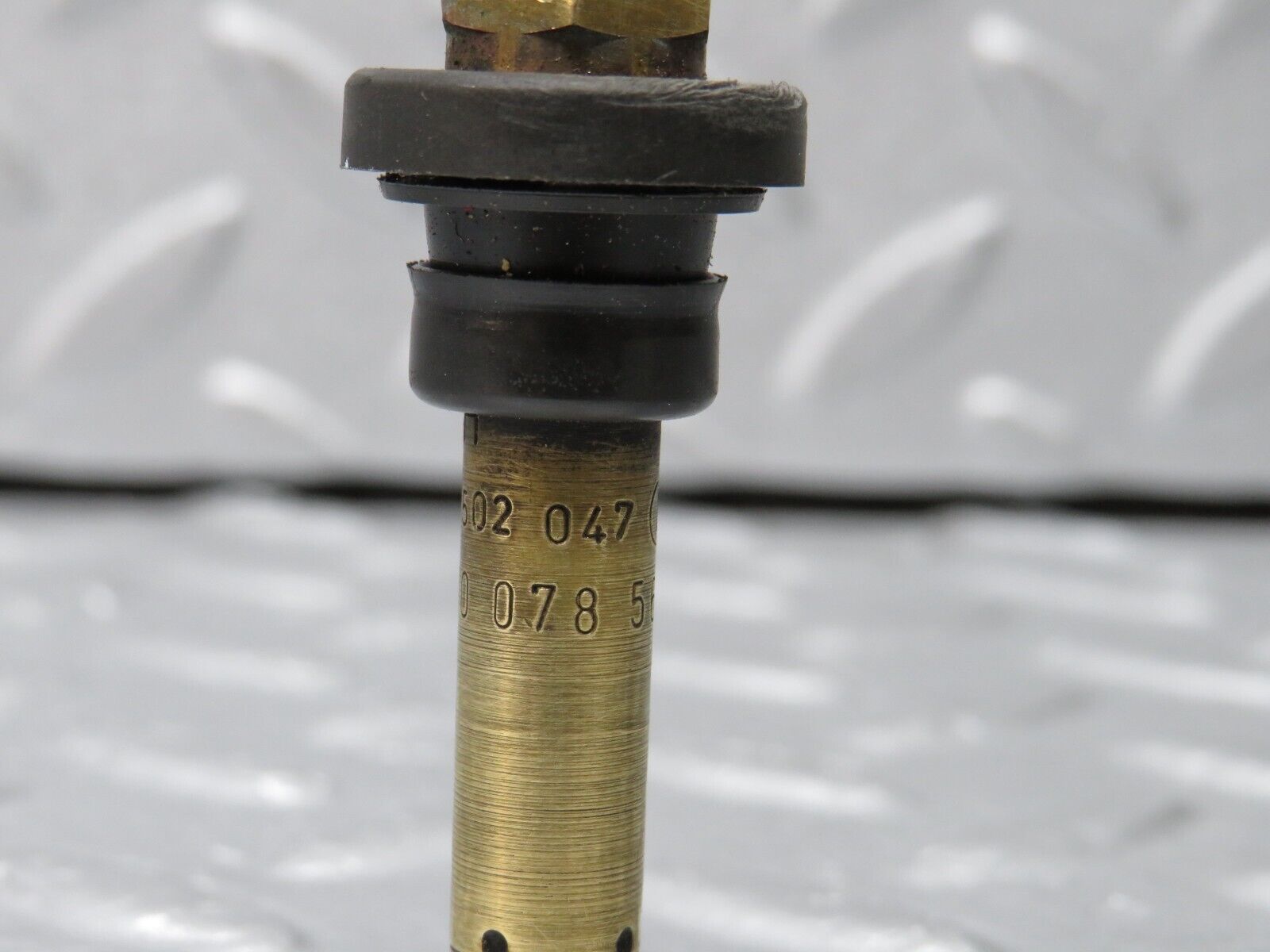 38906 Mercedes-Benz W201 190E 2.6L Fuel Injector Bosch 0000785623 0437502047