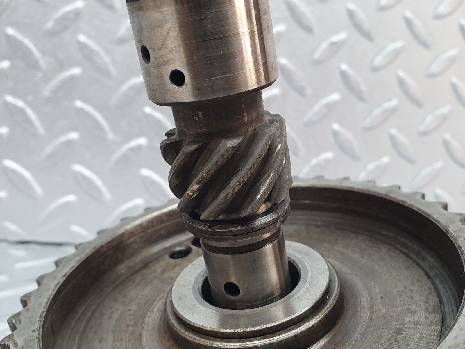 40871 Mercedes-Benz W123 240D Intermediate Timing Gear Shaft