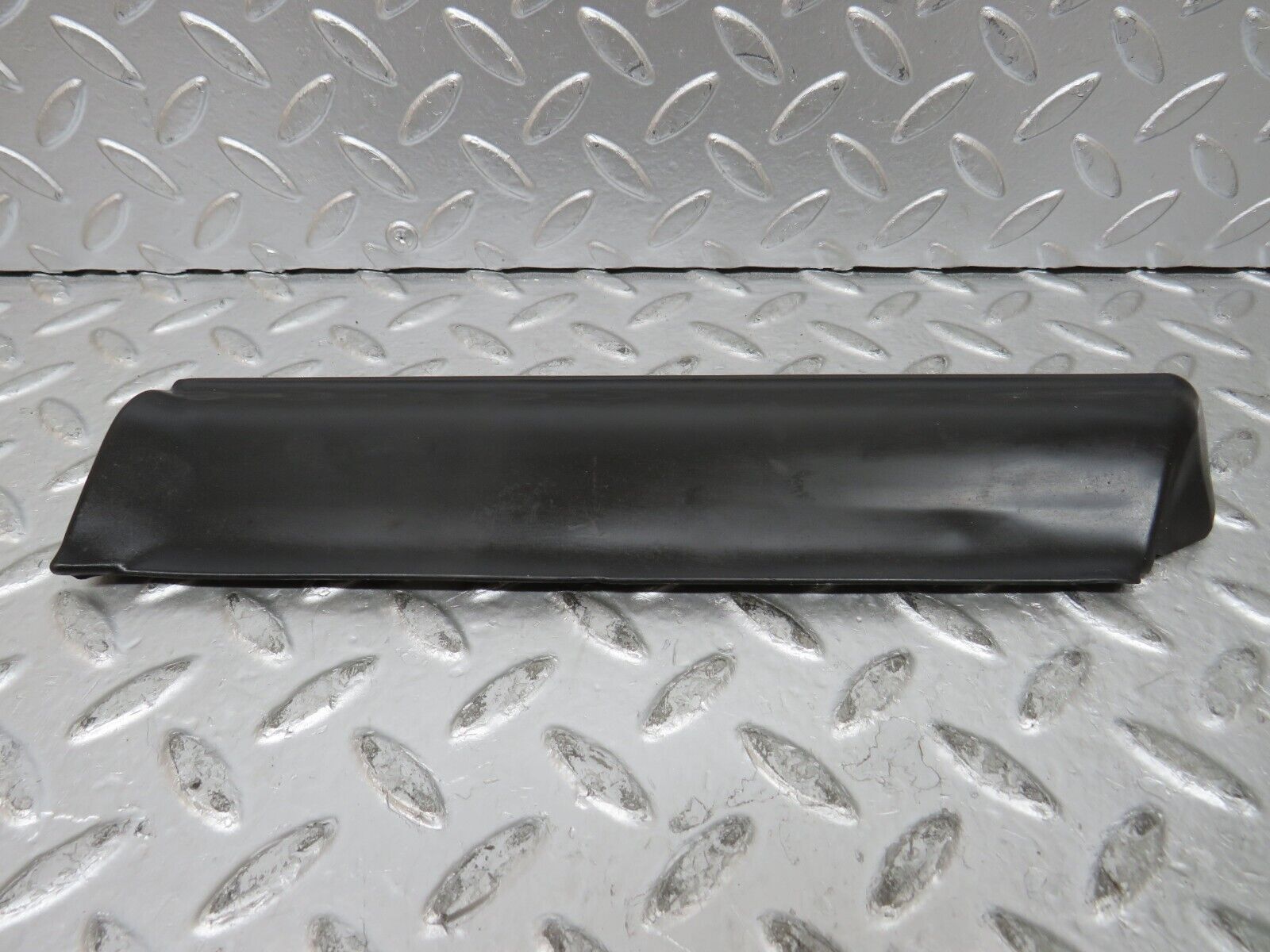 32004 Mercedes-Benz W123 230E Front Right Fender Wing Lower Moulding Trim