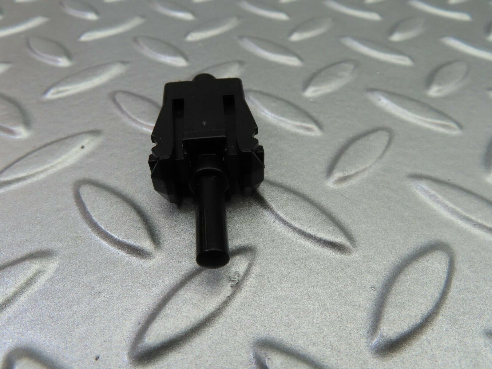 6511 Mercedes-Benz S124 E220 Wagon Door Contact Switch 0015458714