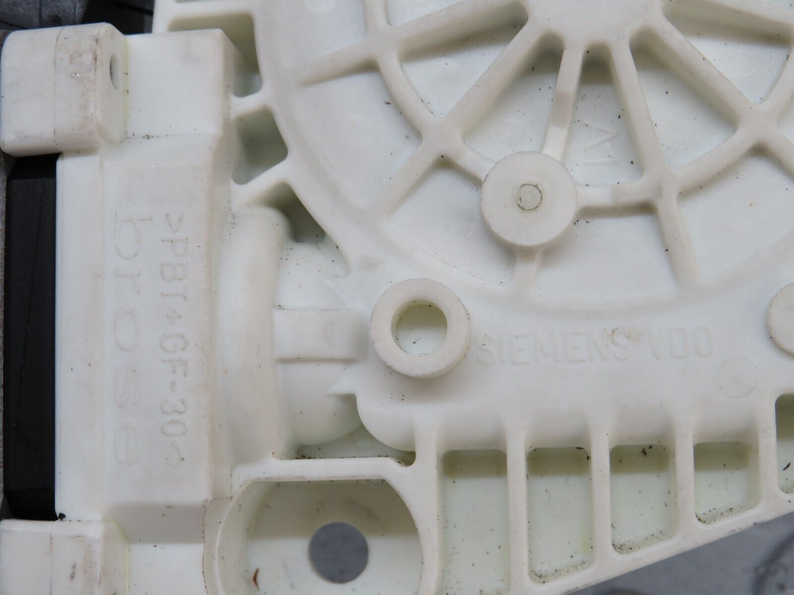 35173 Mercedes-Benz W221 Front Left Window Regulator Motor 2218202742