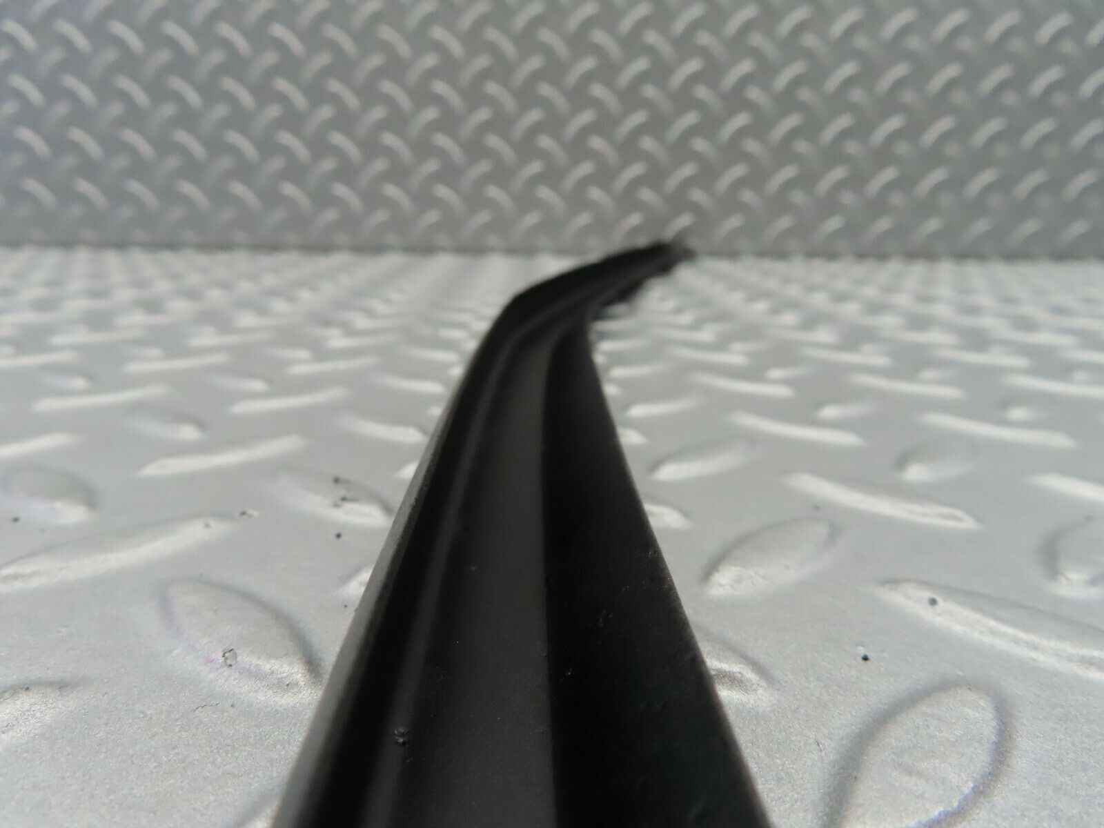 7068 Mercedes-Benz C107 350SLC Coupe Front Bumper Trim