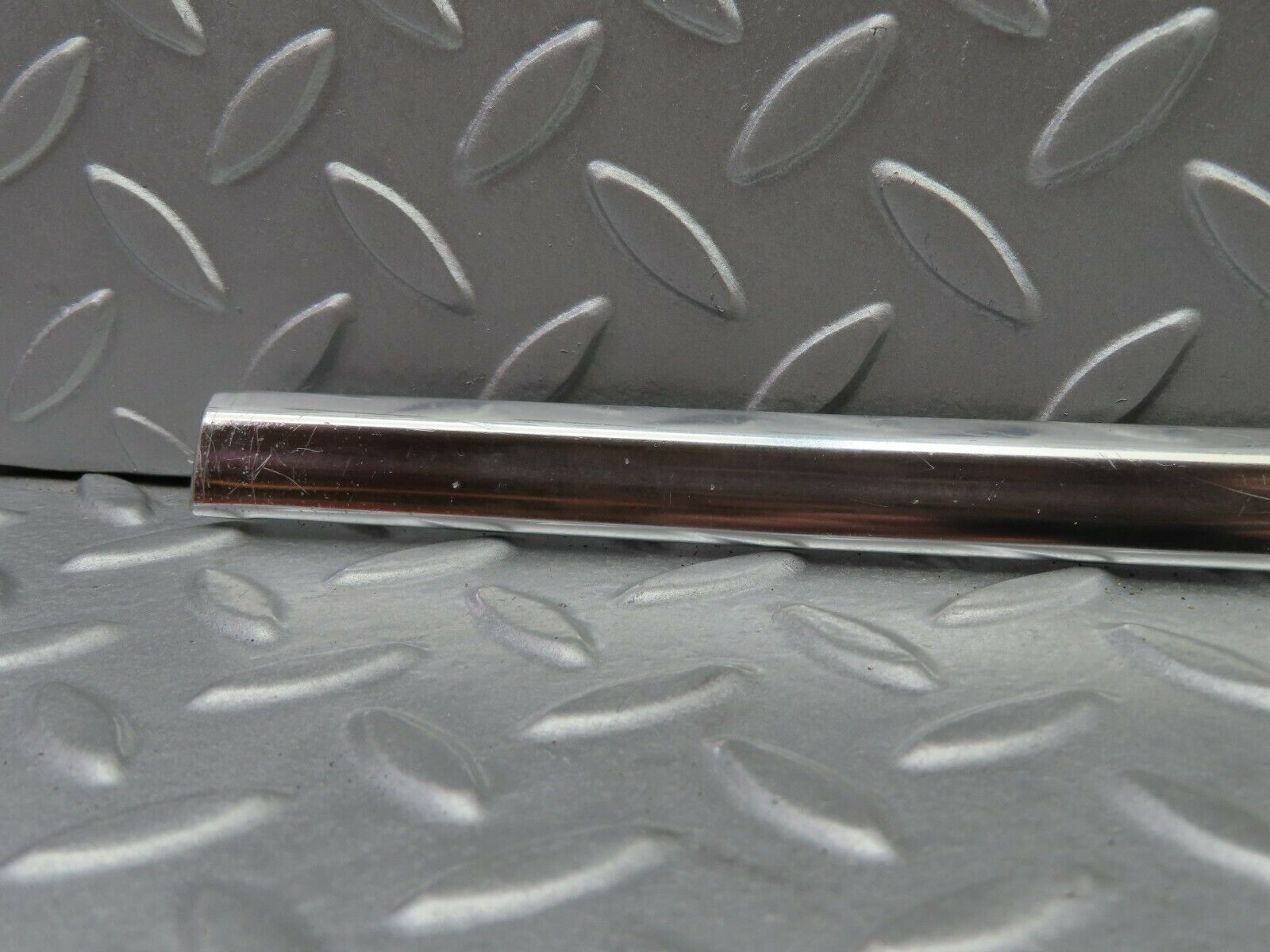 5912 Mercedes-Benz W123 200 Front Right Door Chrome Moulding Trim