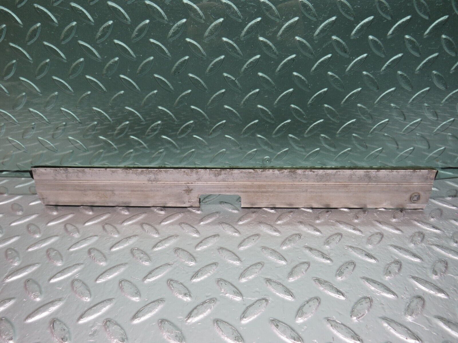 31474 Mercedes-Benz S124 220TE Wagon Front Right Door Window Glass