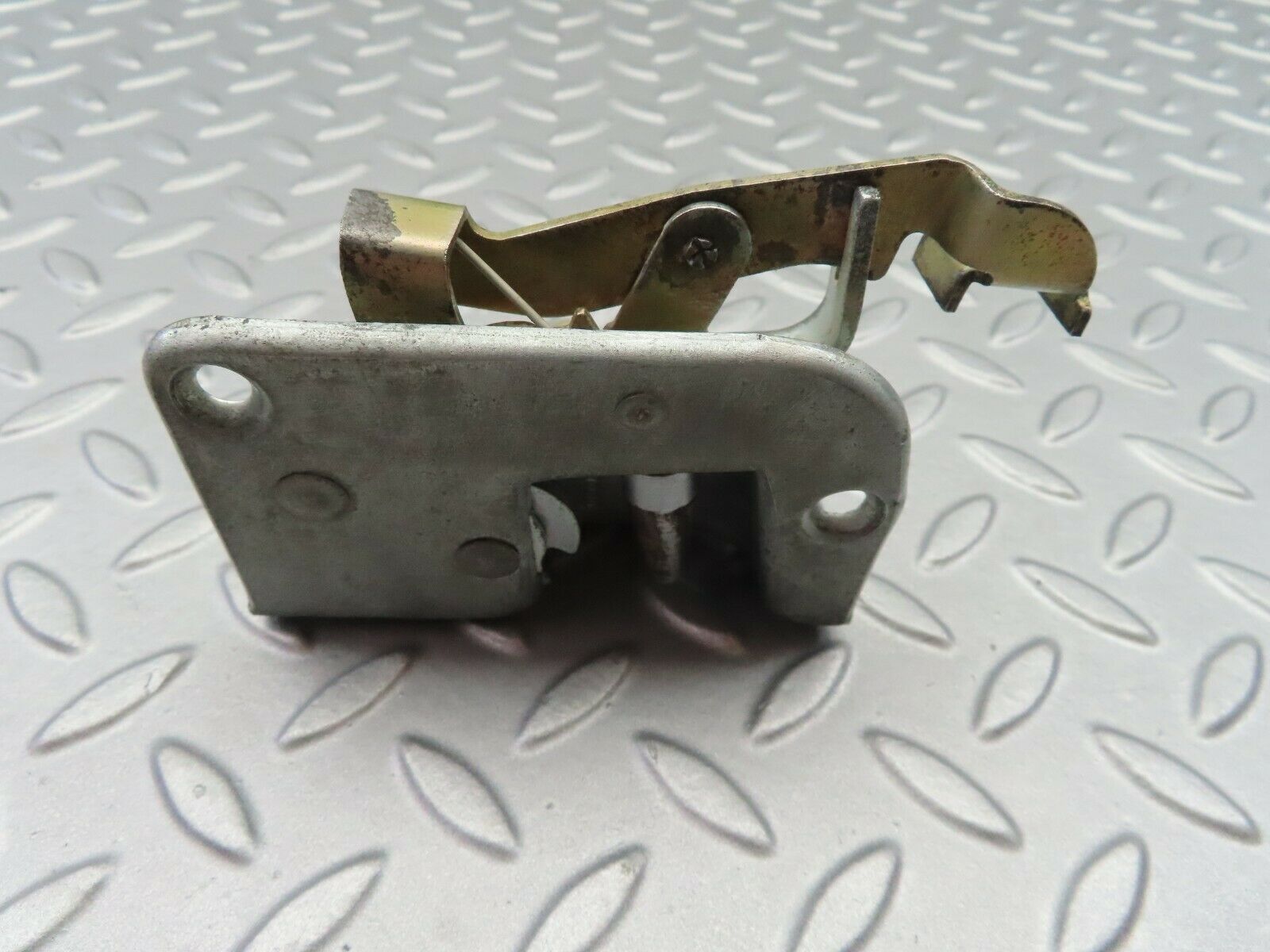 6873 Mercedes-Benz C107 350SLC Coupe Left Door Lock Mechanism