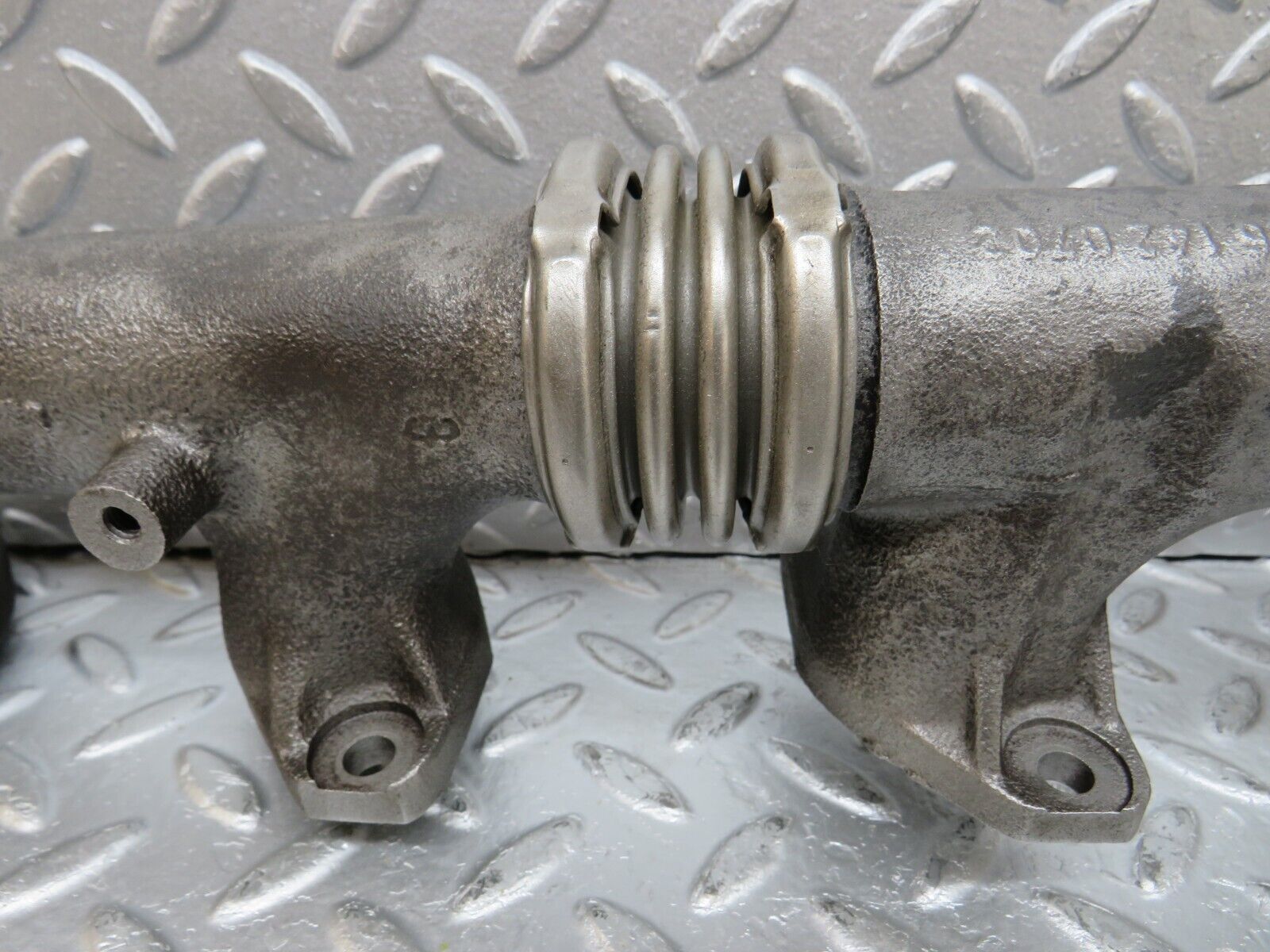 33123 Mercedes-Benz W126 380 V8 Exhaust Manifold Right 1161420602 1161420702