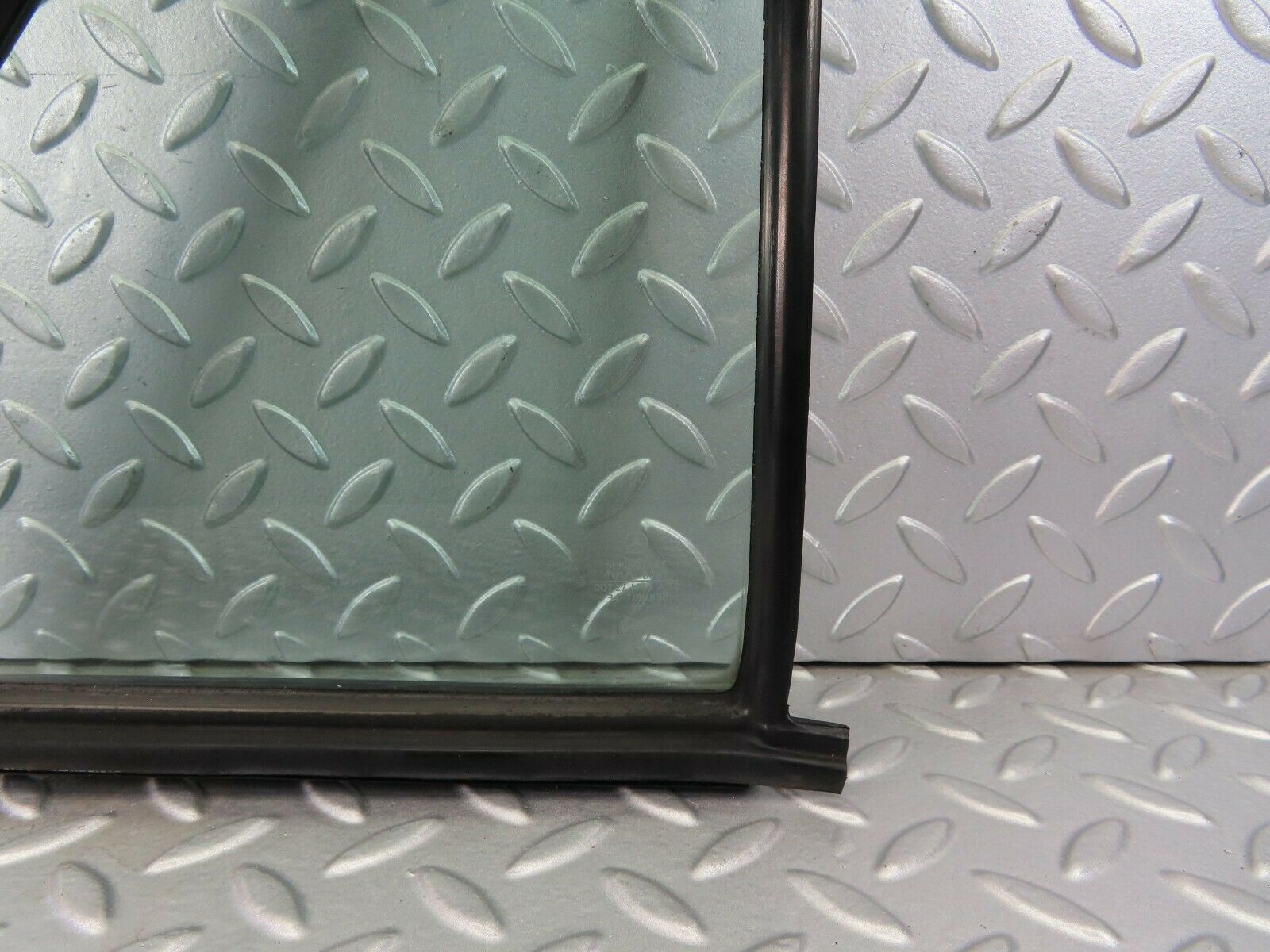 7257 Mercedes-Benz W116 450SE Rear Right Quarter Window