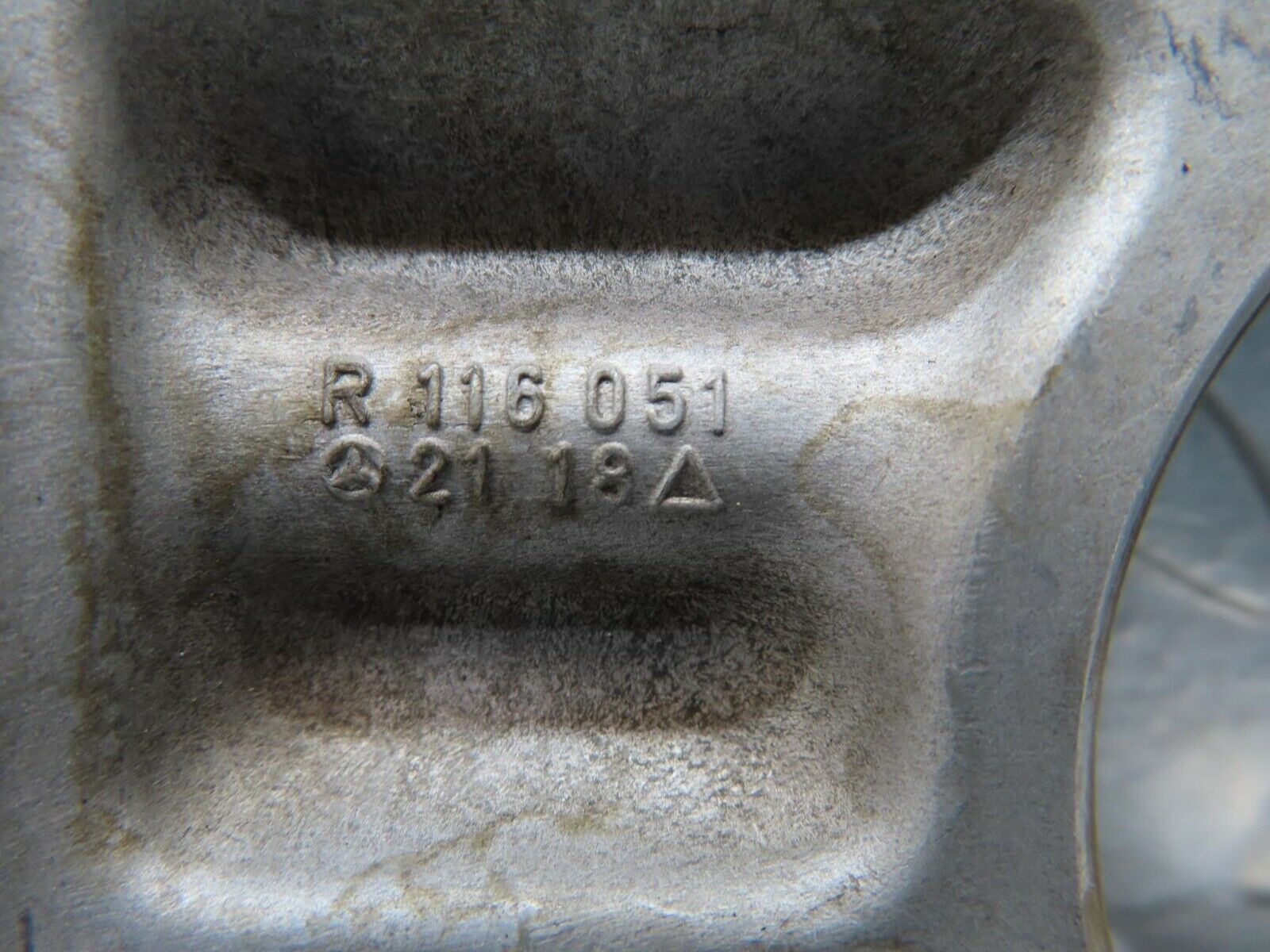 16547 Mercedes-Benz C107 350SLC Coupe Camshaft Tower Bearing 1160512118