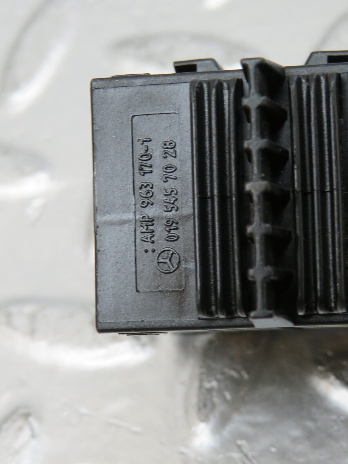 24936 Mercedes-Benz W140 S320 Front Left Door Switch Plug 0195457028