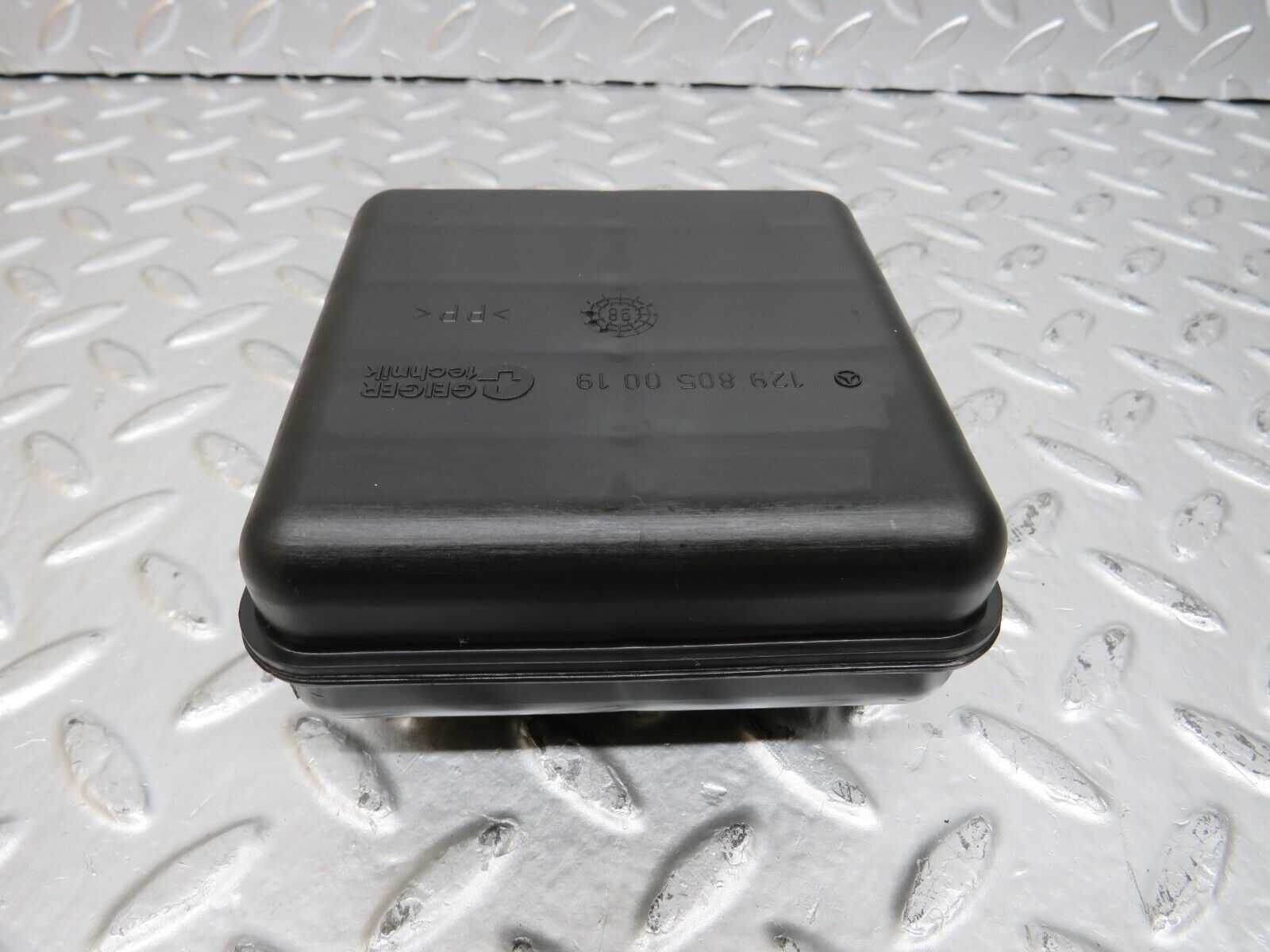 24815 Mercedes-Benz W140 S320 Air Vacuum Expansion Tank 1298050019