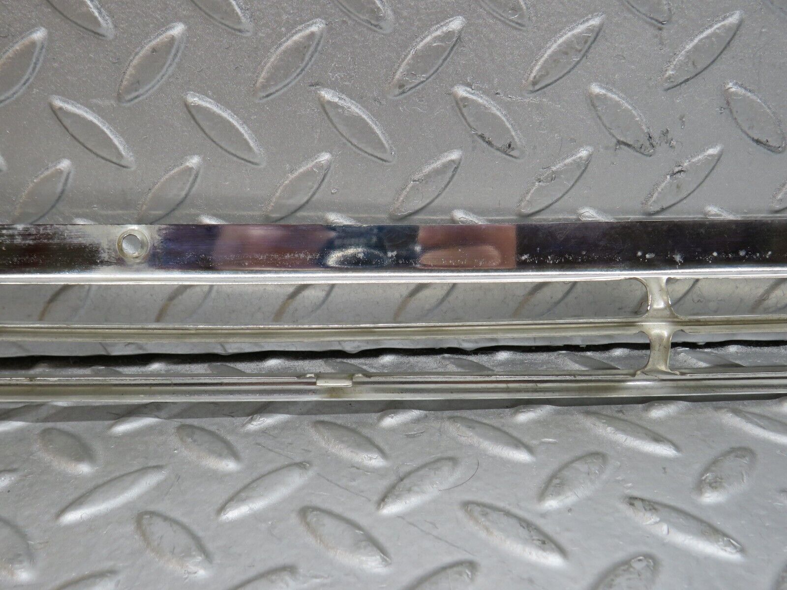 37373 Mercedes-Benz W109 300SEL Air Intake Chrome Grill