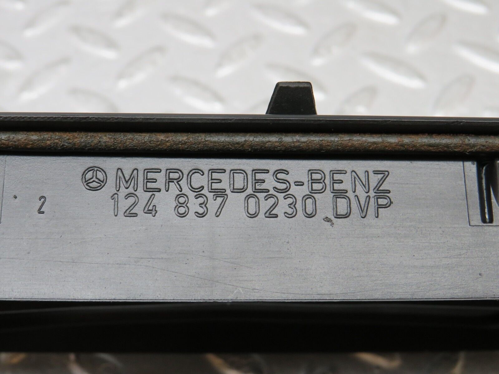 37999 Mercedes-Benz A124 320E Cabriolet Air Intake Vent 1248370230 1248370242