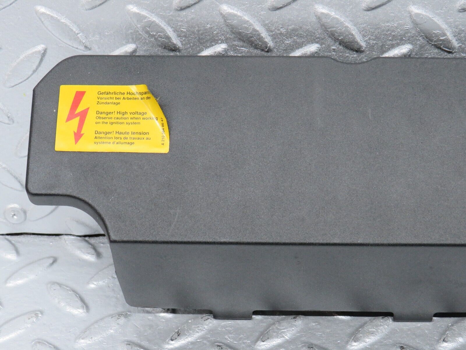 39411 Mercedes-Benz R129 320SL Coupe Ignition Lead Cover 1041590425 2105840047