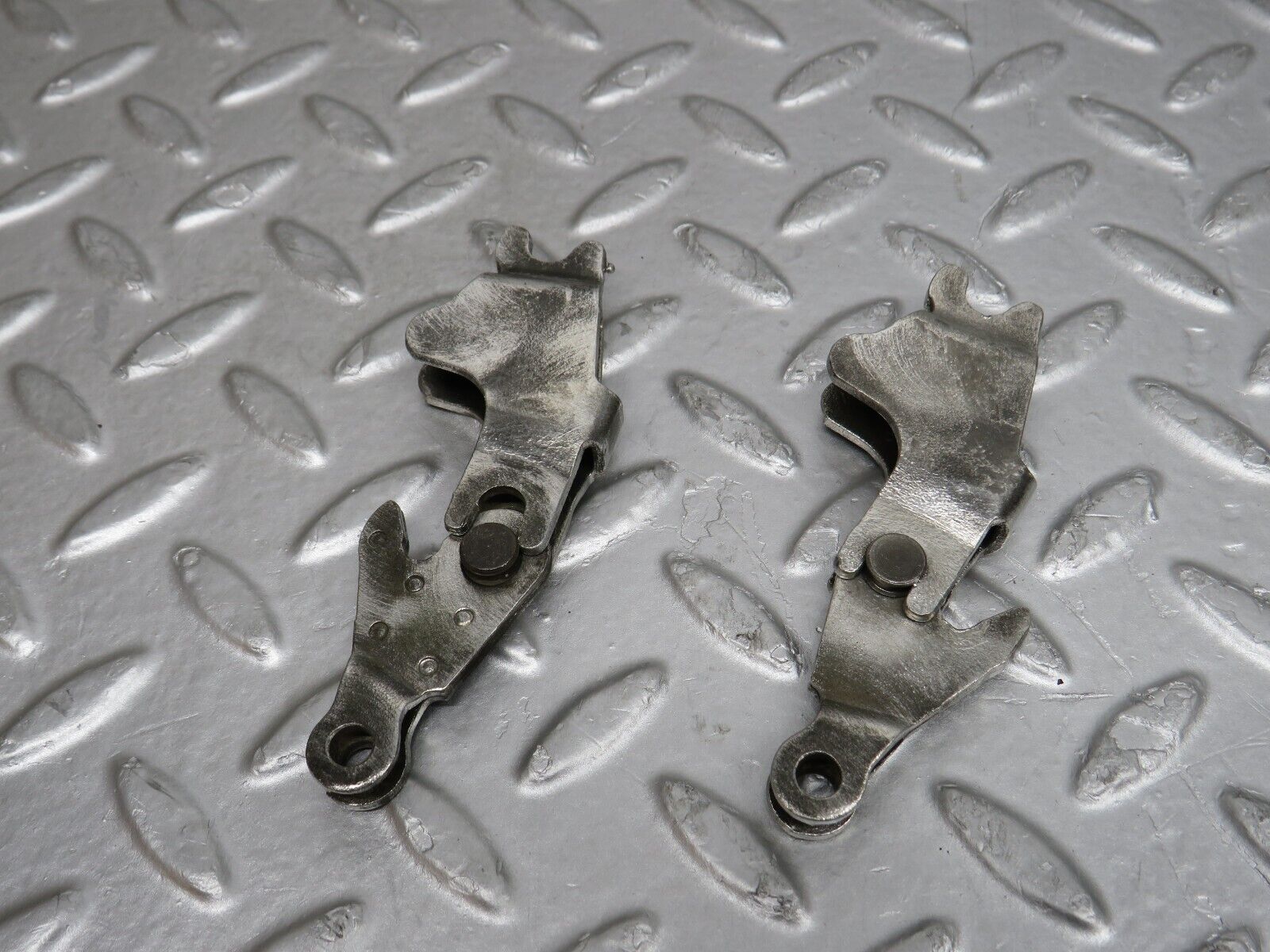 37677 Mercedes-Benz W109 300SEL Rear Brake Regulator