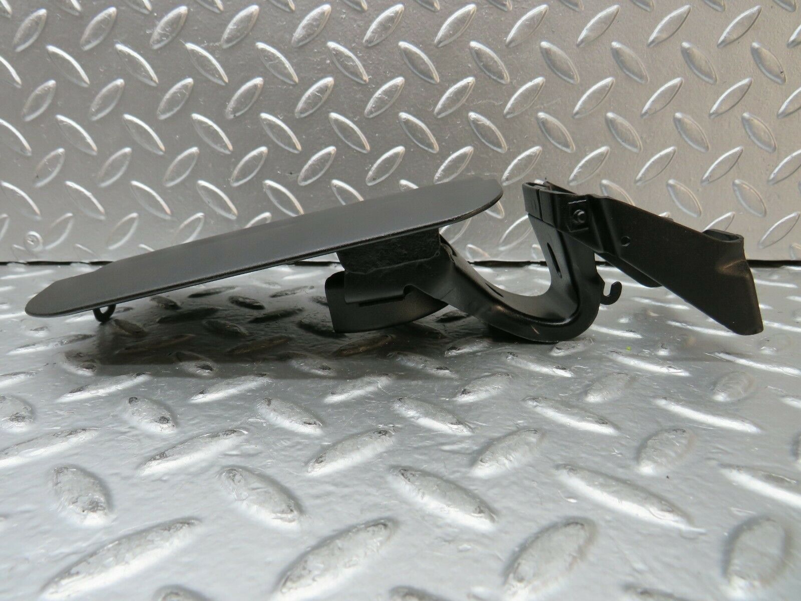 23152 Mercedes-Benz C123 230CE Coupe Fuel Tank Flap Cap Without Spring