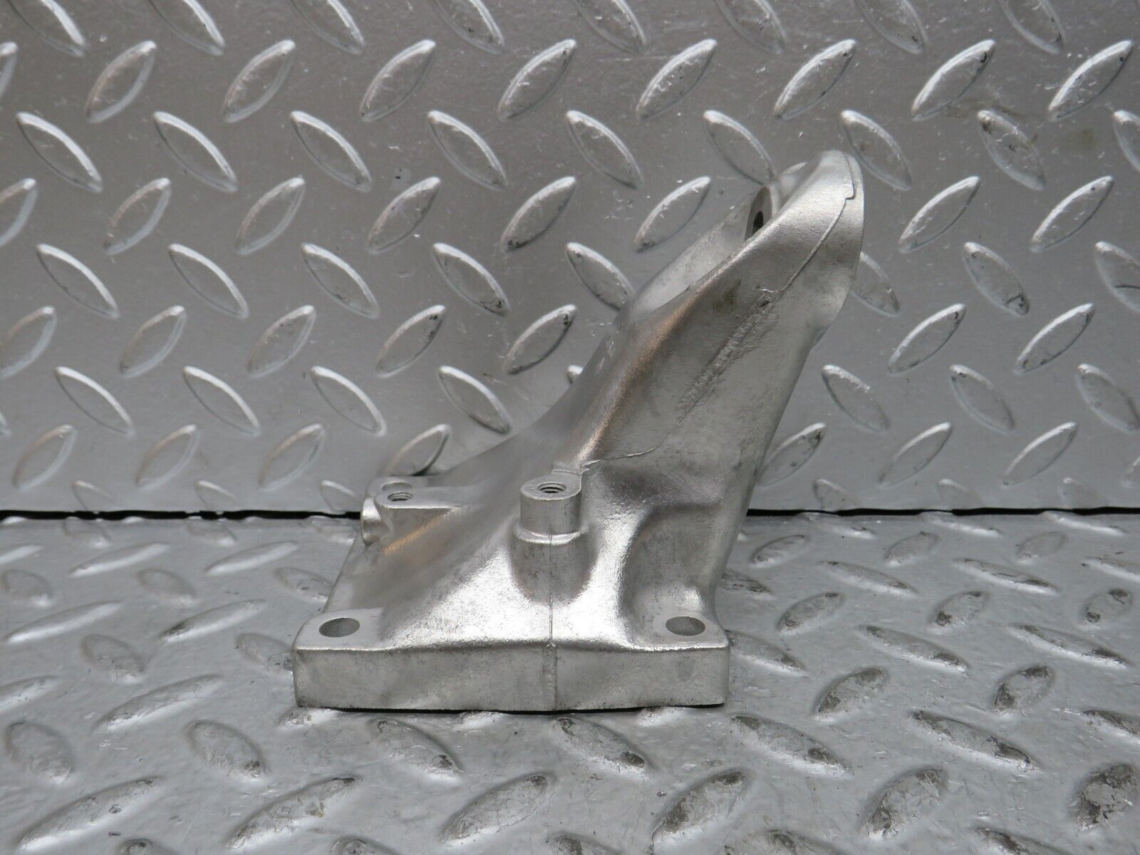 29033 Mercedes-Benz C124 320CE Coupe Engine Mount Bracket Left 6032236004