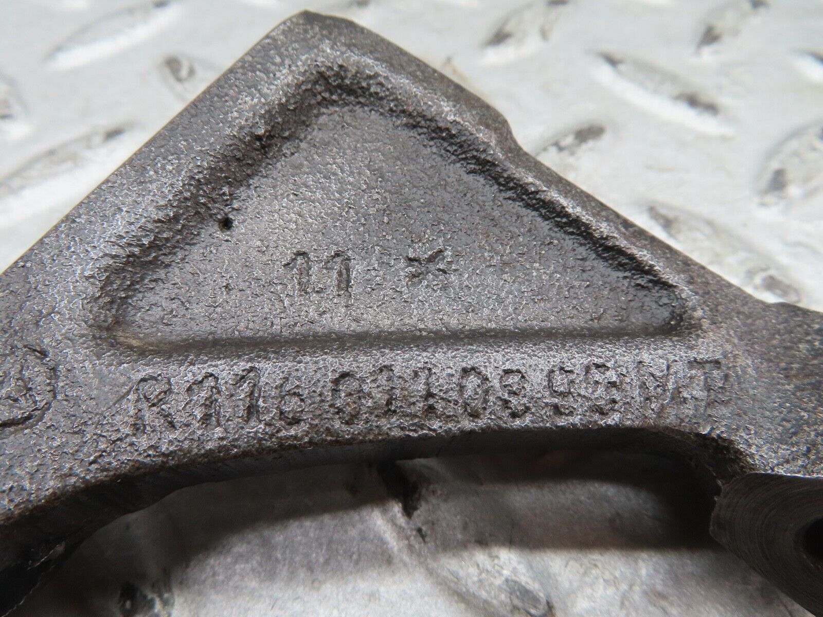 17873 Mercedes-Benz W116 450SEL Engine Mount Bracket Pair 1160110995