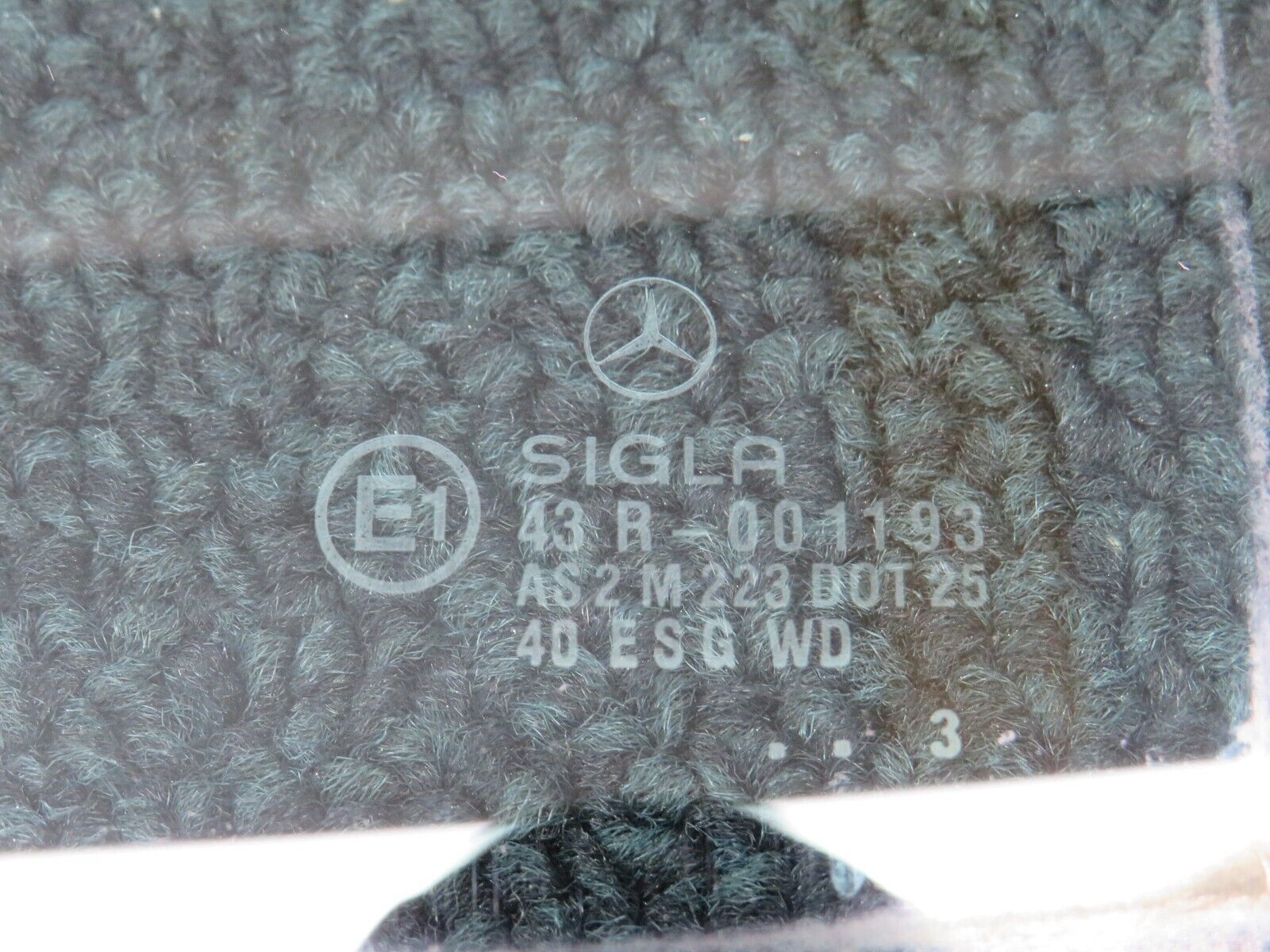 31476 Mercedes-Benz S124 220TE Wagon Rear Left Door Window Glass