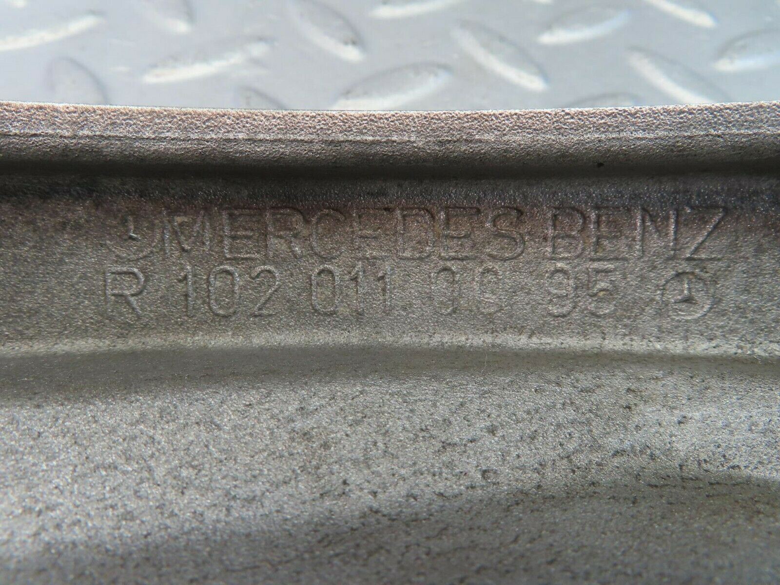 10040 Mercedes-Benz C123 230CE Coupe Cover Oil Sump 1020110095