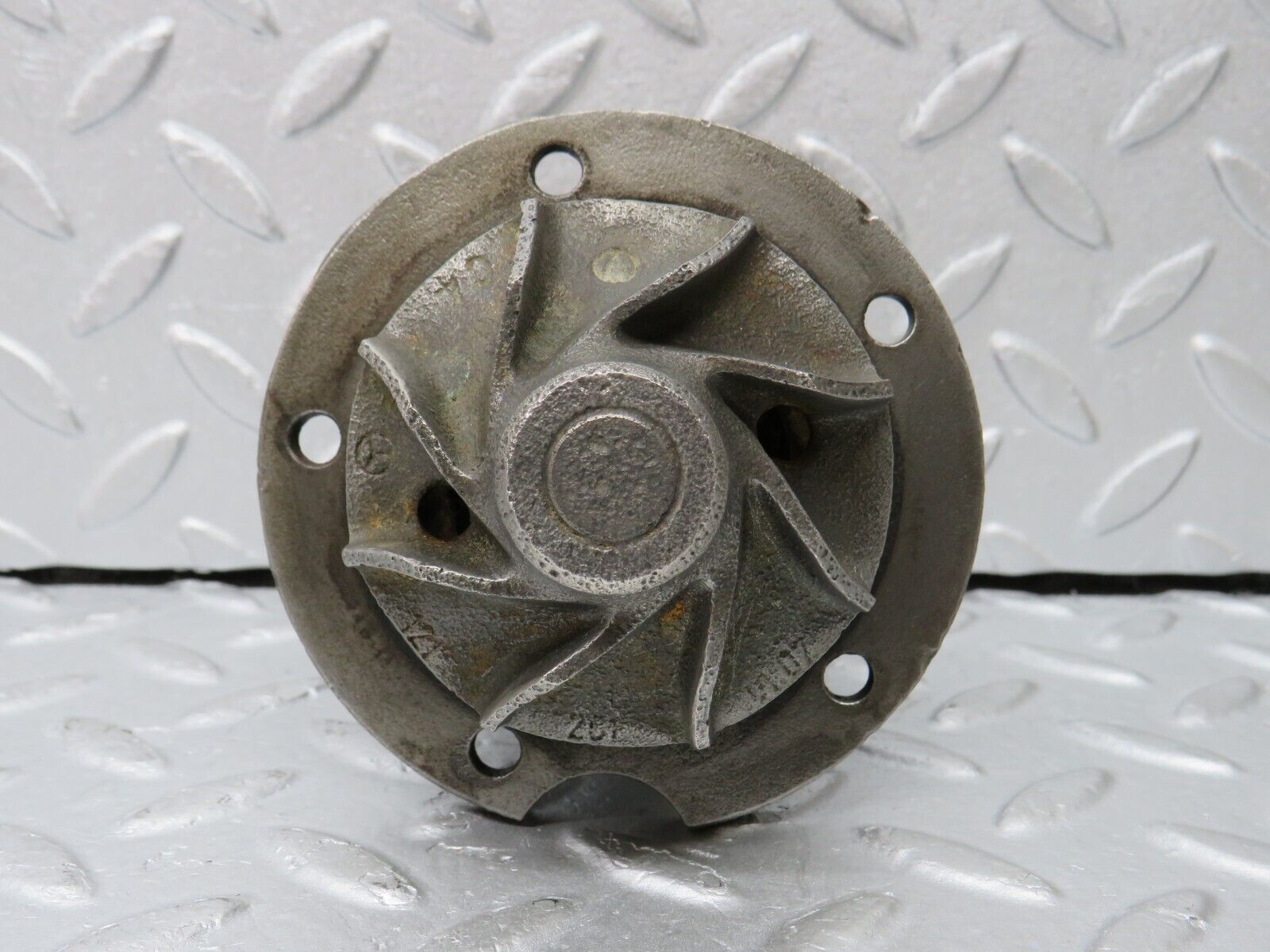 35903 Mercedes-Benz 240D OM616.912 Water Pump 115201