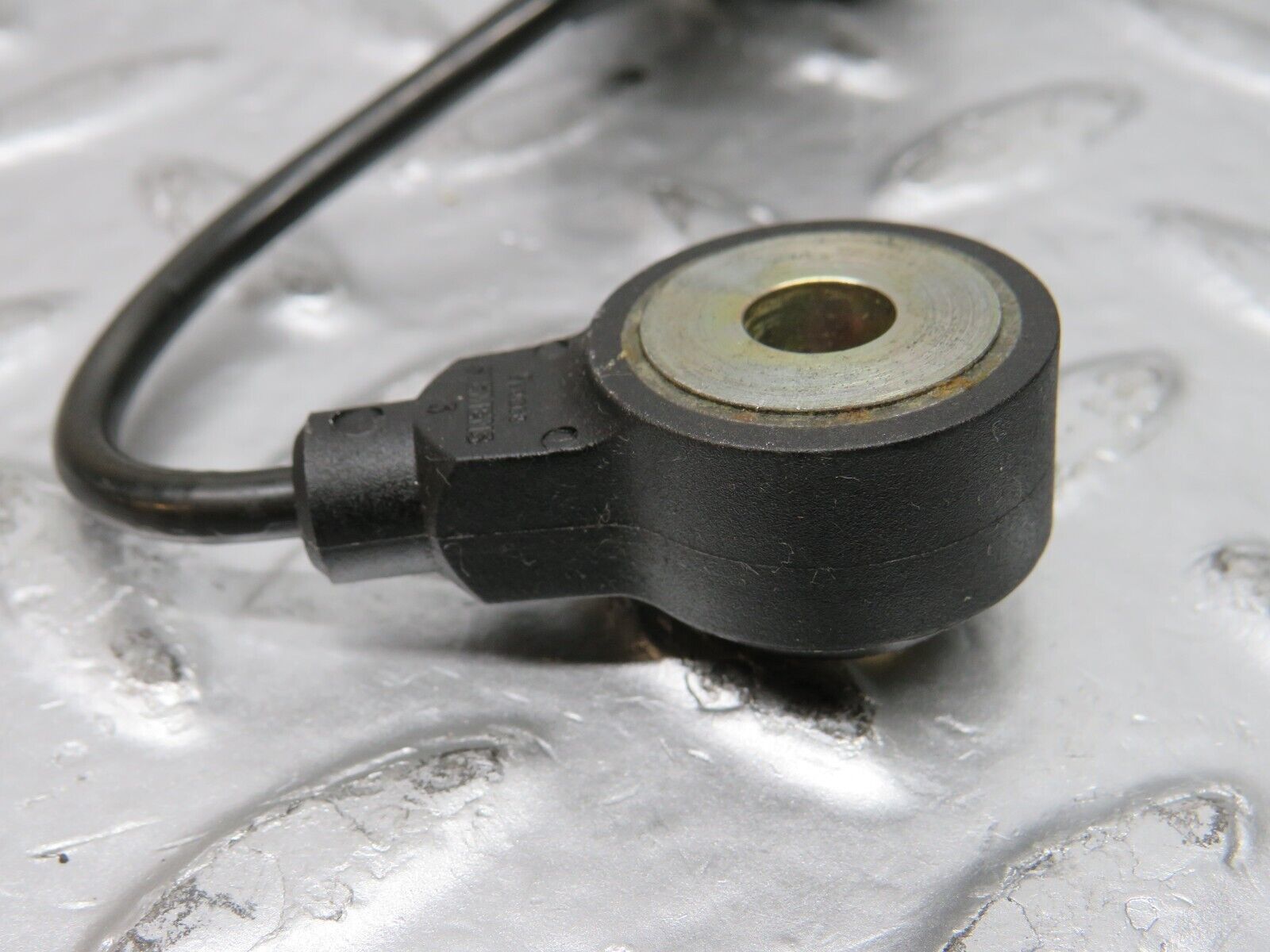 31491 Mercedes-Benz S124 220TE Wagon Knock Sensor 2025403881 0031537928