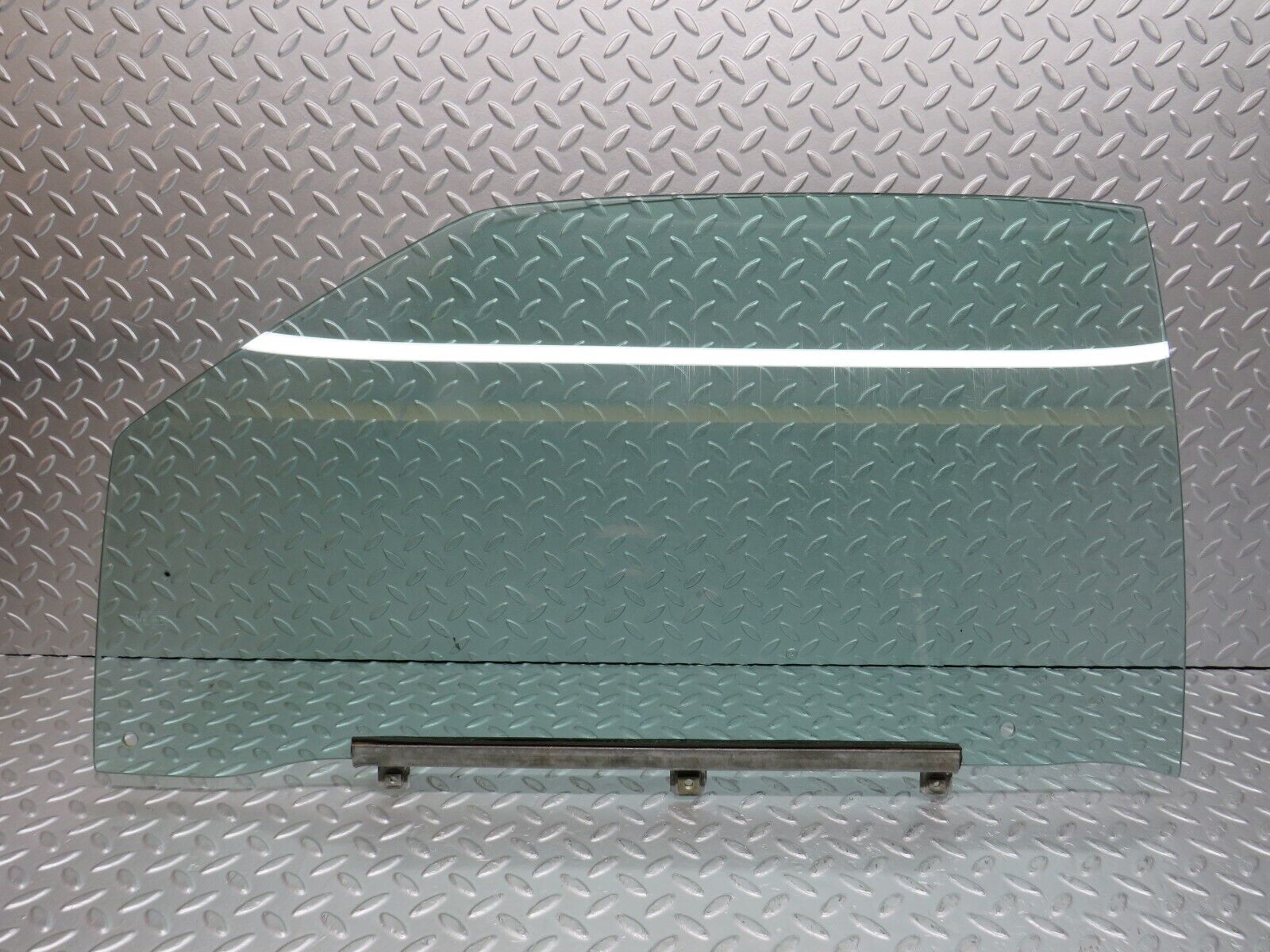 39665 Mercedes-Benz R129 320SL Coupe Left Door Window Glass