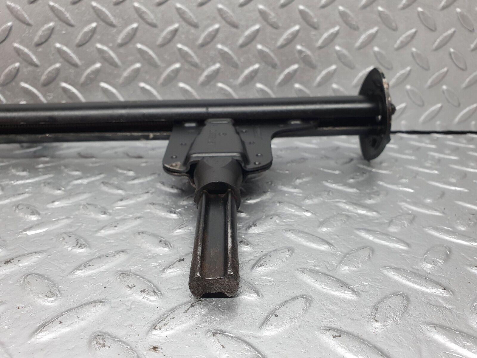 41468 Mercedes-Benz W124 200E Car Jack 1245830115