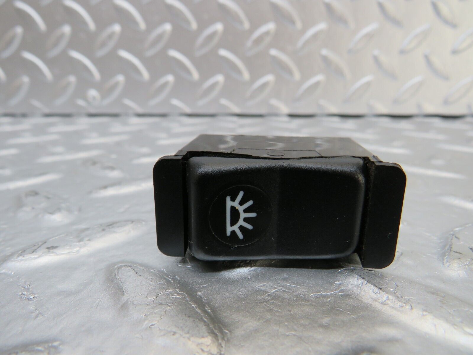 25521 Mercedes-Benz W123 200 Interior Light Switch 0008205910