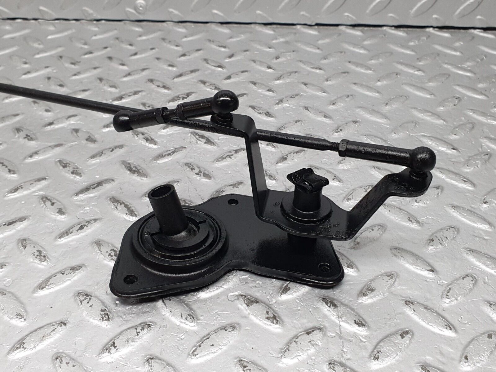 41233 Mercedes-Benz W126 300SE Throttle Linkage