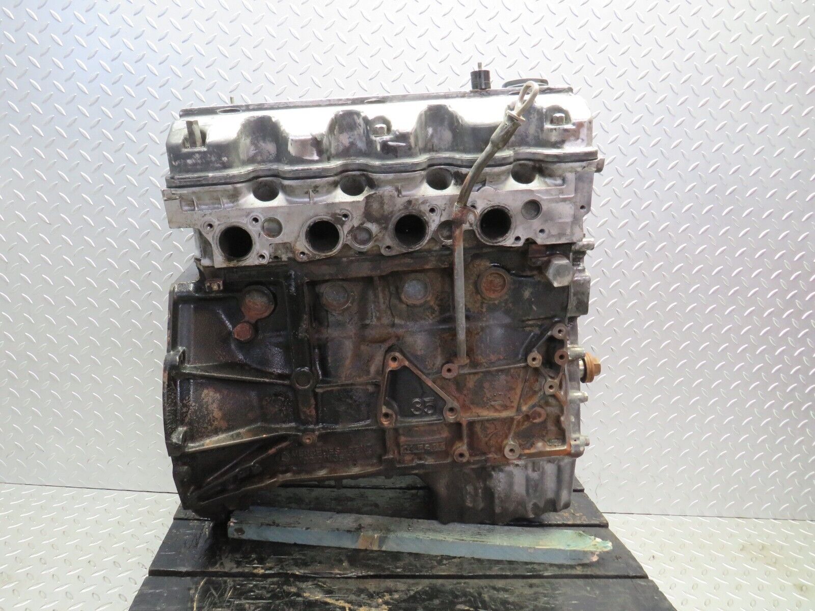 30570 Mercedes-Benz W124 230E Complete Engine 1020113501 M102.982