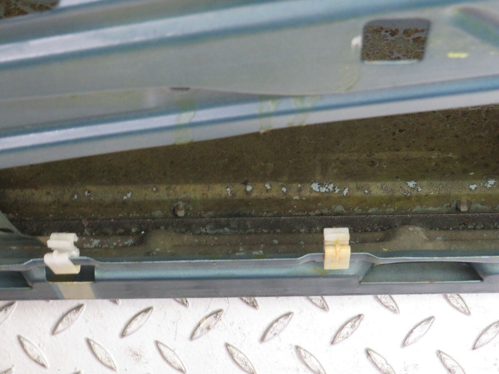 30827 Mercedes-Benz W201 190E 2.0L Front Left Door