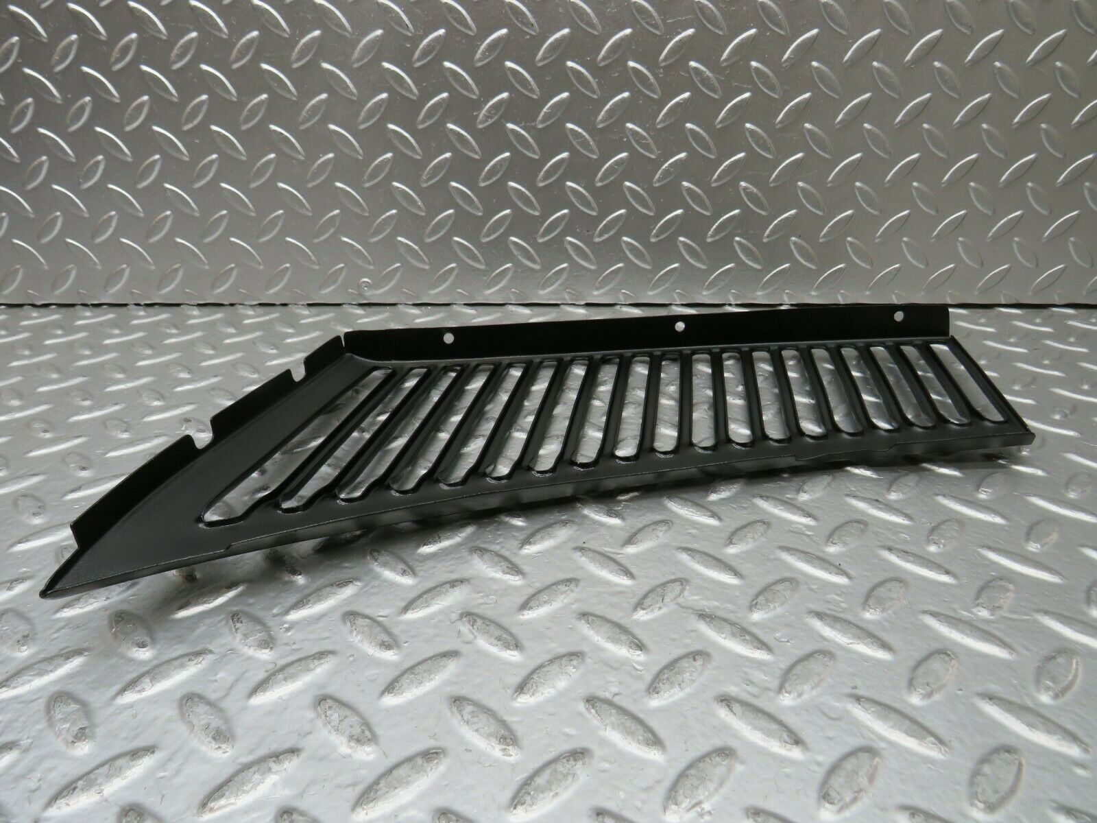 22868 Mercedes-Benz C107 450SLC Coupe Air Intake Grill Right Side