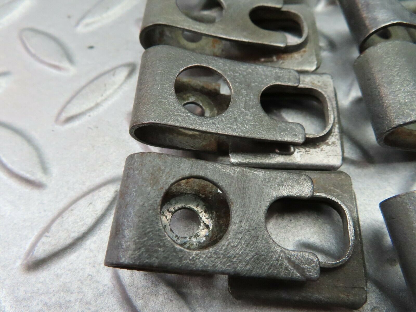 6252 Mercedes-Benz W126 380SE Fuel Injector Bracket Holder Set