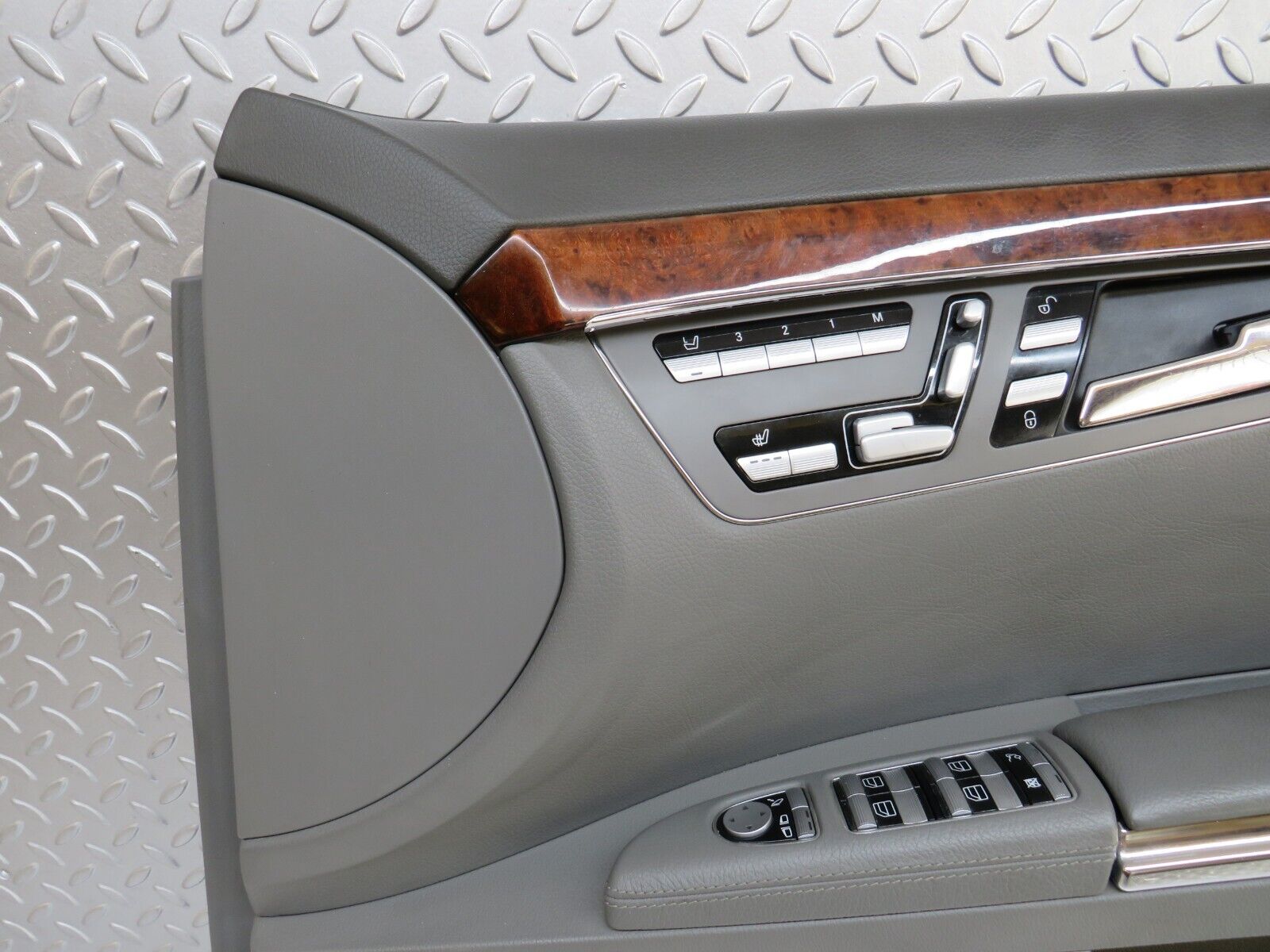 35101 Mercedes-Benz W221 Front Right Door Card