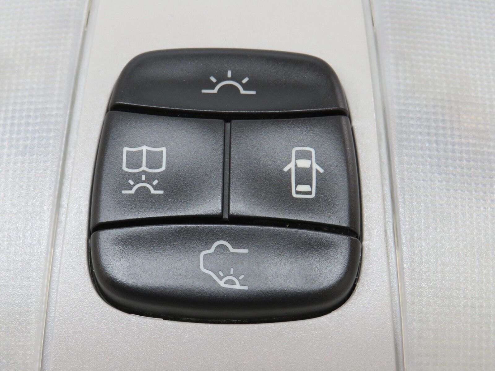 34777 Mercedes-Benz W210 320E Interior Dome Light Hella 148564 1408300008