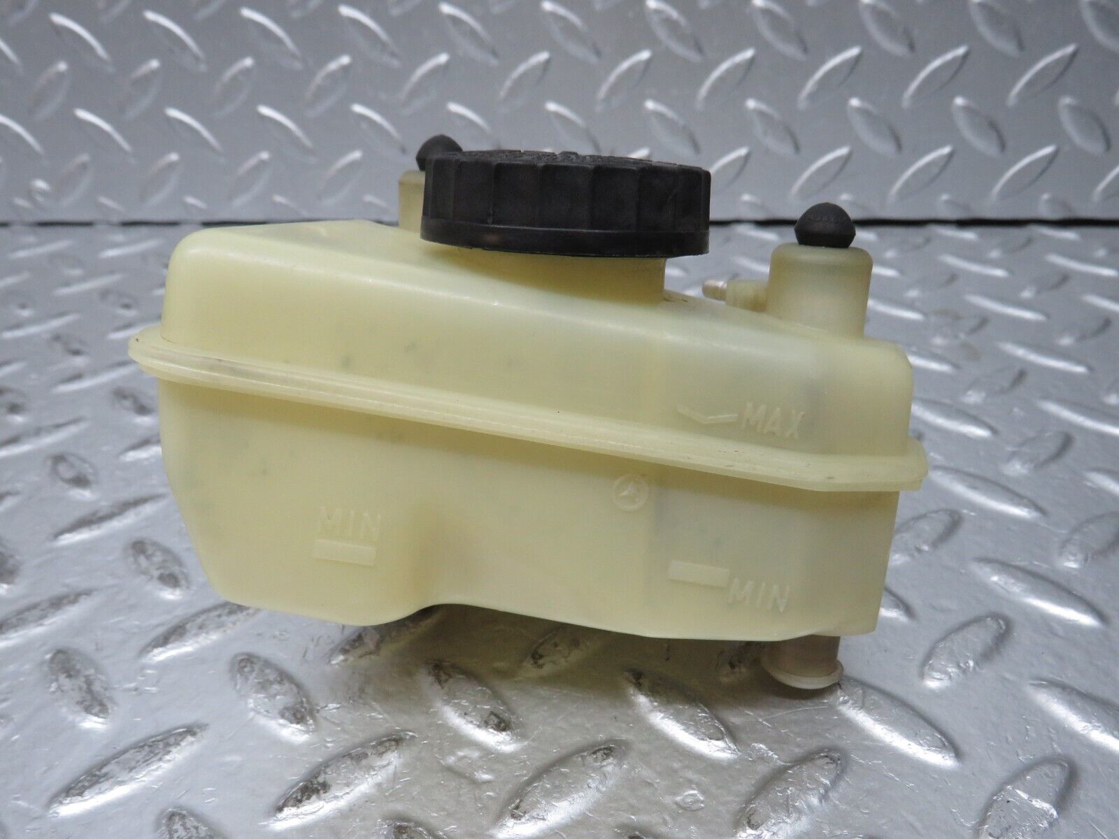 32041 Mercedes-Benz W123 230E Brake Fluid Reservoir Tank DBA