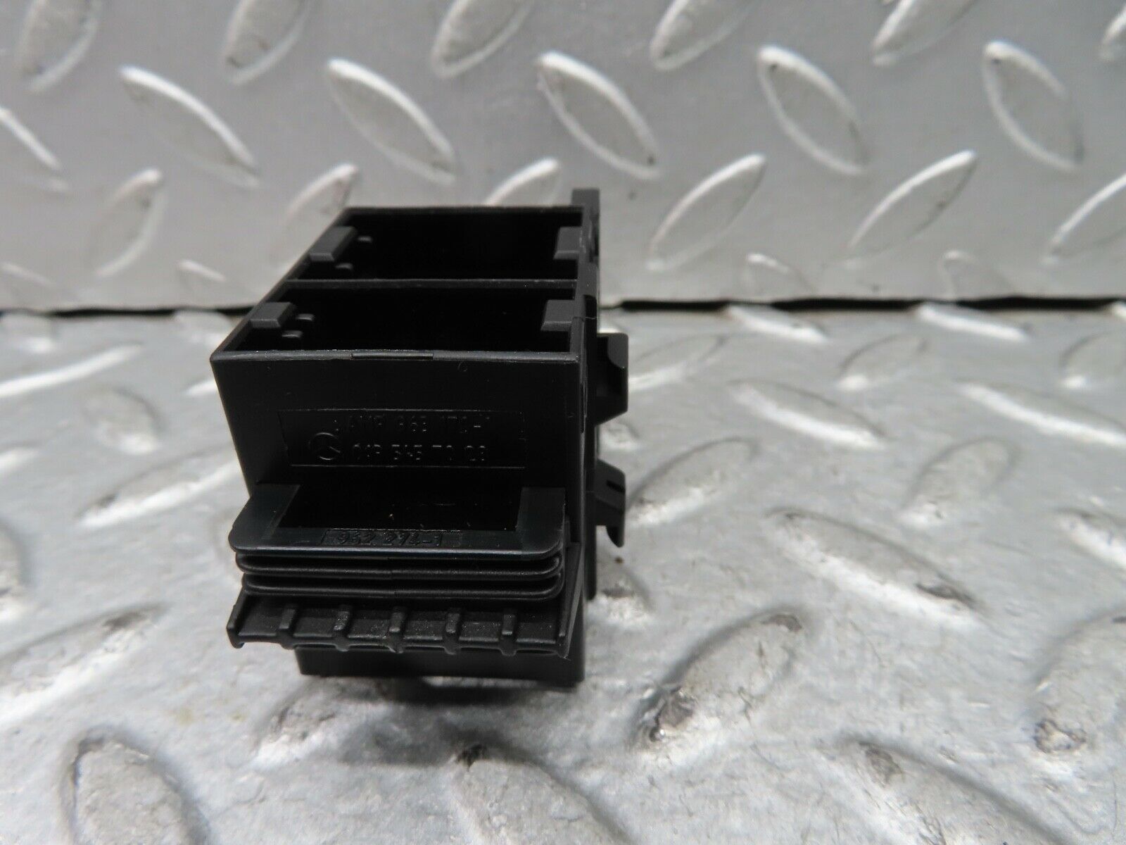 19687 Mercedes-Benz C140 CL420 Coupe Front Left Door Switch Plug 0195457028