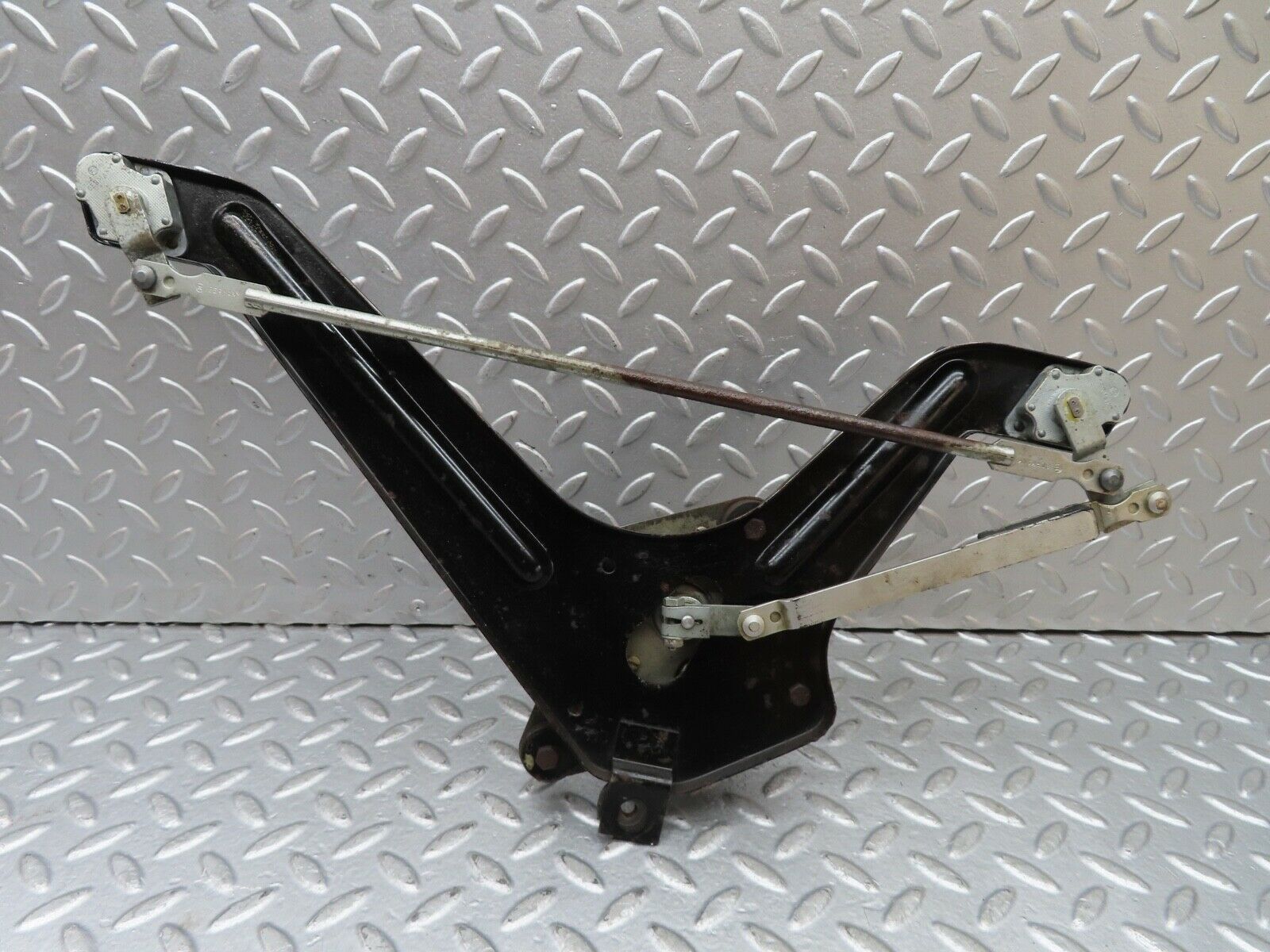 18957 Mercedes-Benz W121 190b Ponton Wiper Motor With Linkage